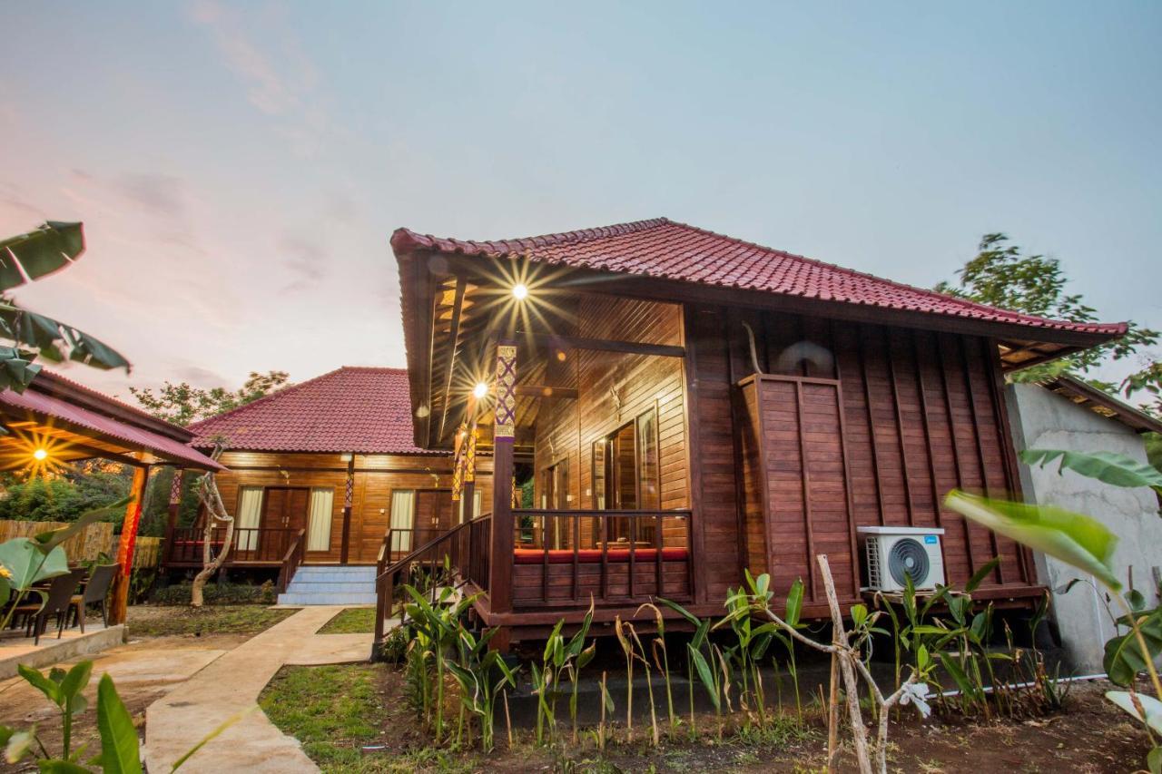 Uma Hostel Lembongan Esterno foto